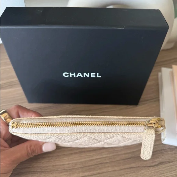 CHANEL Matelasse Classic Mini O Pouch Cream Caviar Leather - Picture 4 of 9